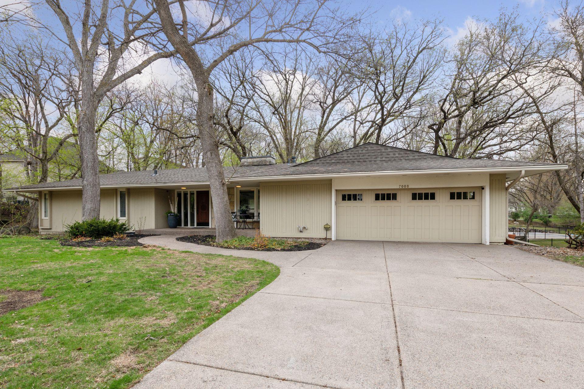 7008 Gleason Road Edina MN 55439