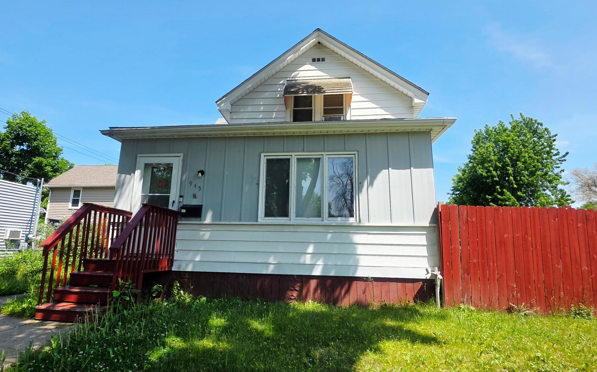945 Geranium Avenue Saint Paul MN 55106