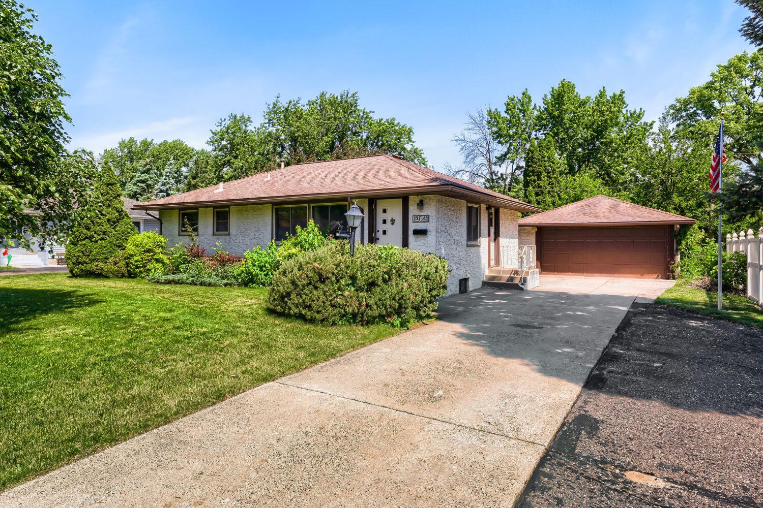 3718 Commodore Drive Brooklyn Center MN 55429