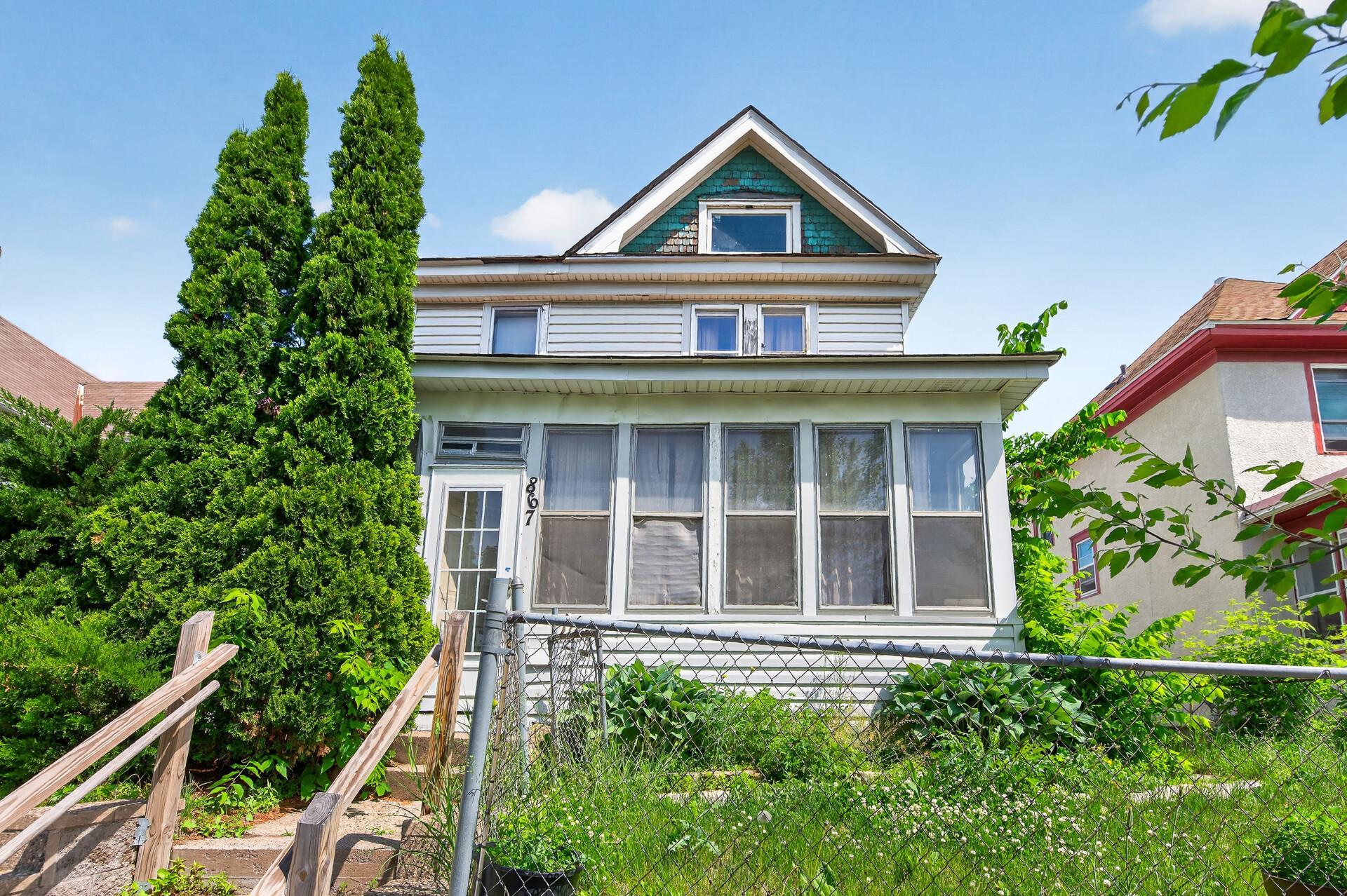 867 Aurora Avenue Saint Paul MN 55104
